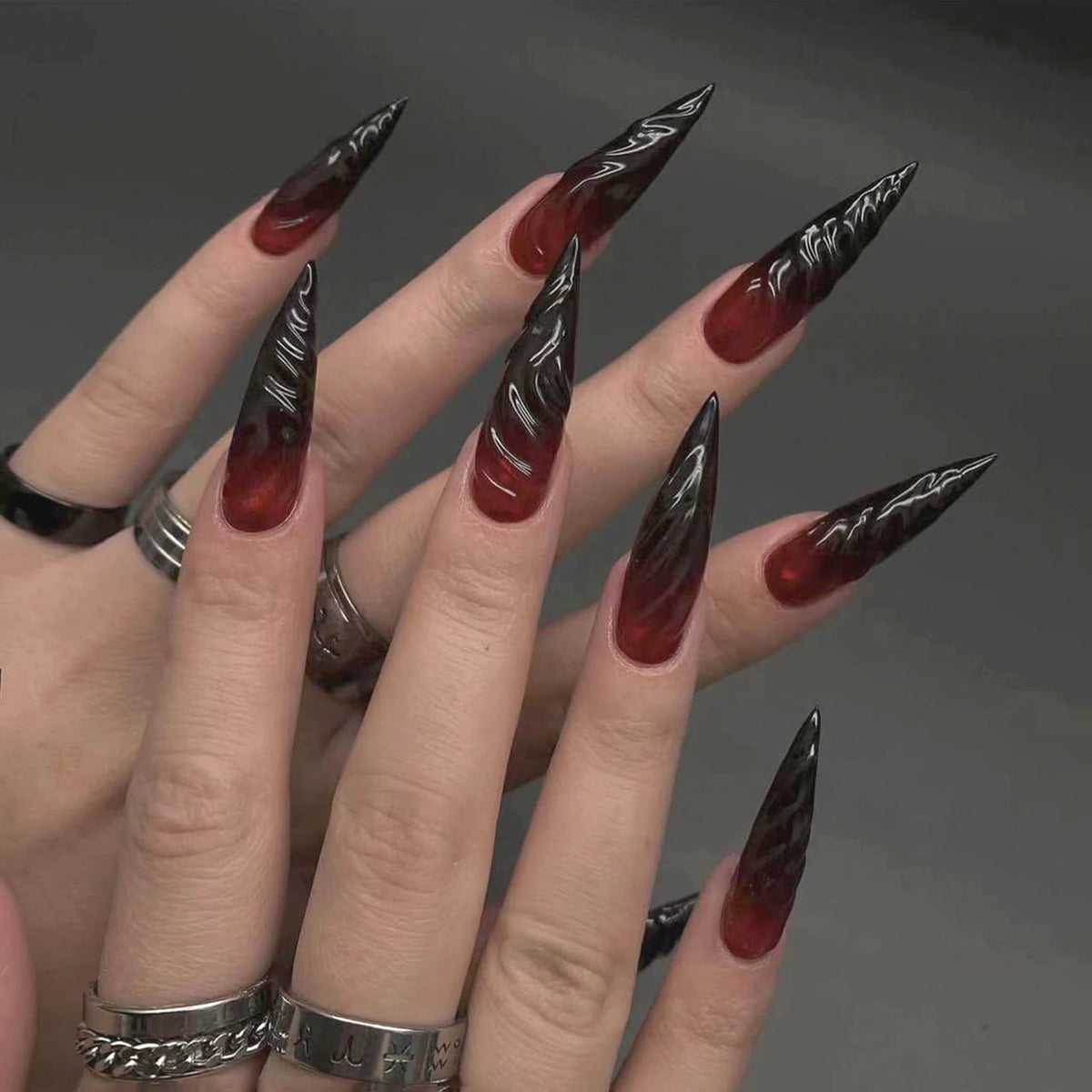 ダークレッド フラワーアート ネイルチップ 12個セット ヴァンパイアレッドのグラデーションネイルセット：ハロウィンに