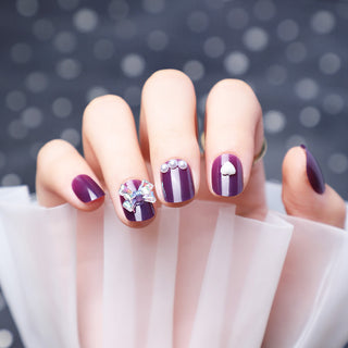  Wearing Nails With Diamonds And Purple Fake Nails cashymart